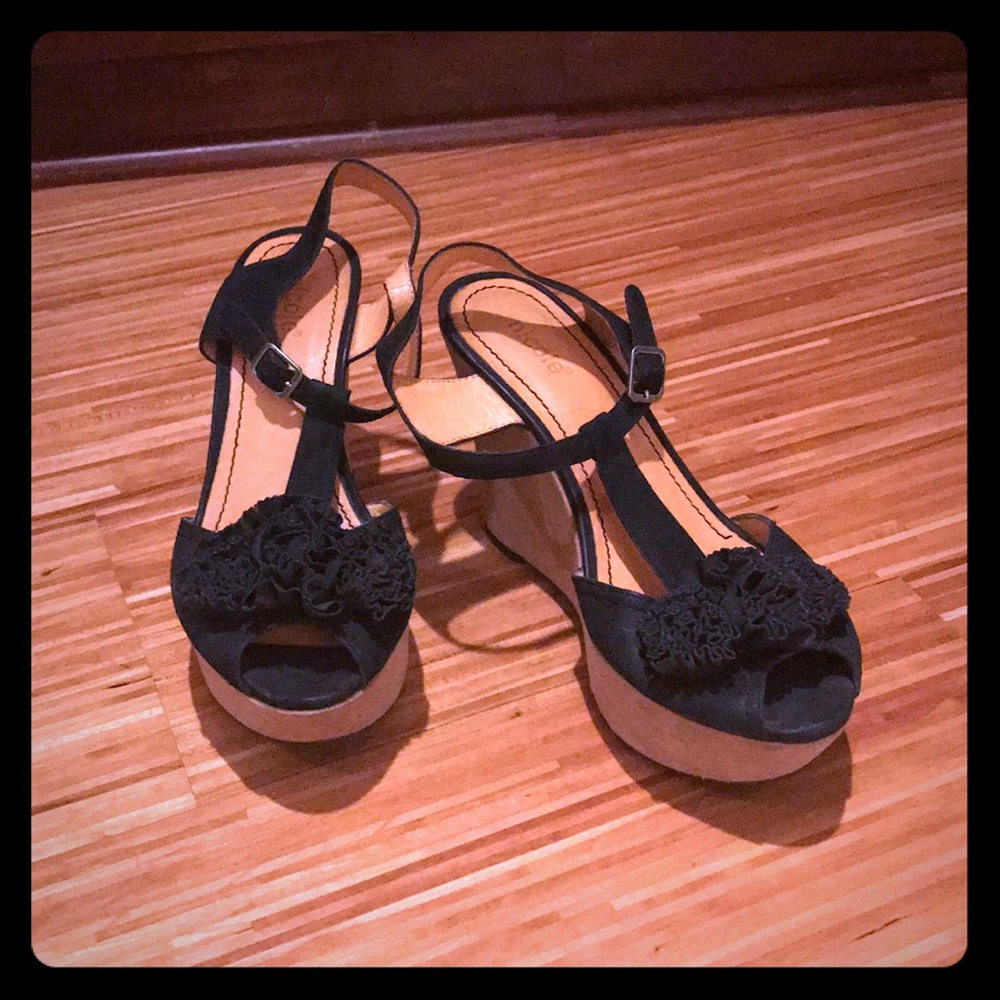 Nicole wedges